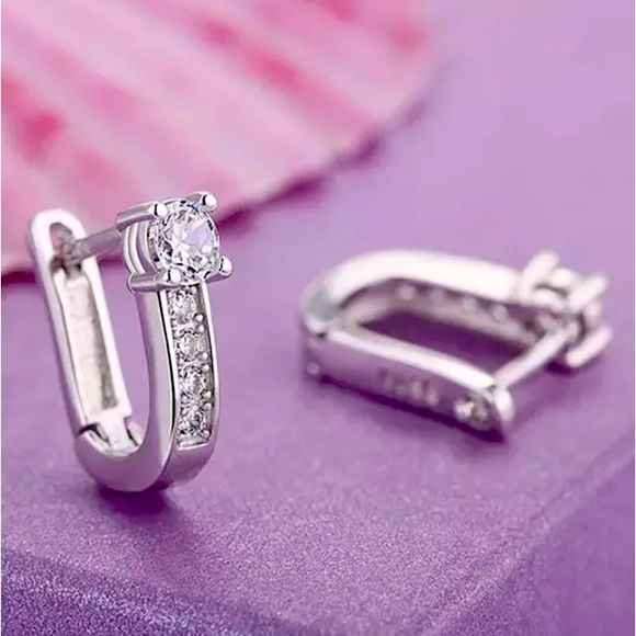 🌟  Silver Diamond Earrings - Picture 3 of 5